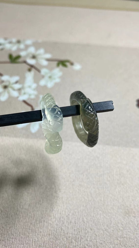 Cincin Ular Giok Cui Giok Alami Ukuran 17,3 mm Giok bersih, halus dan hangat dengan pola yang indah.