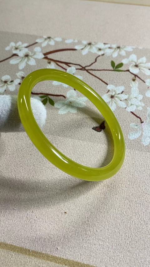 Gelang Kecantikan Gelang Batang Giok Giok Emas Kuning Giok Giok Alami Ukuran 61-63mm Ukuran 62.3mm Lebar Samping 7.5mm Giok semuanya terjadi secara alami Pola pengiriman acak Termasuk Pajak Pengiriman