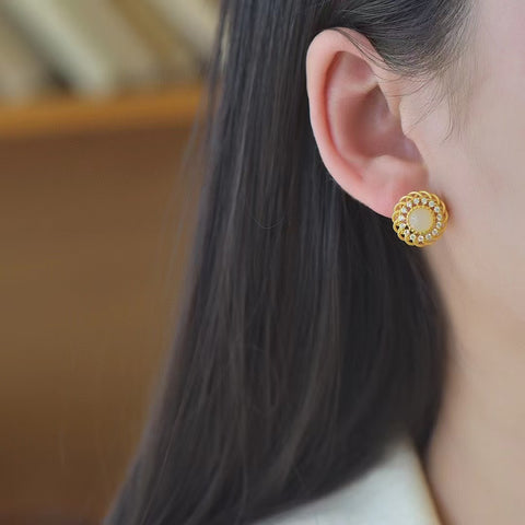 2878-2 Anting Giok Hetian Alami Ukuran 6 * 6mm Giok halus dan hangat, dan gayanya indah.
