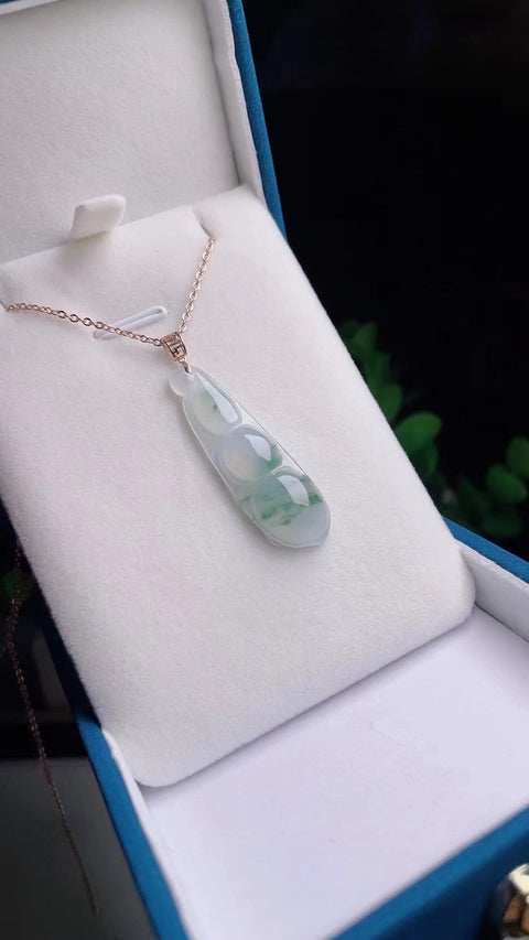 Jadeite A-goods Natural Jadeite Kalung Kacang Empat Musim Pengaturan Emas 18k Jade bersih dan halus dan hangat Ukuran 3.7 * 1.0 Termasuk Pajak Pengiriman