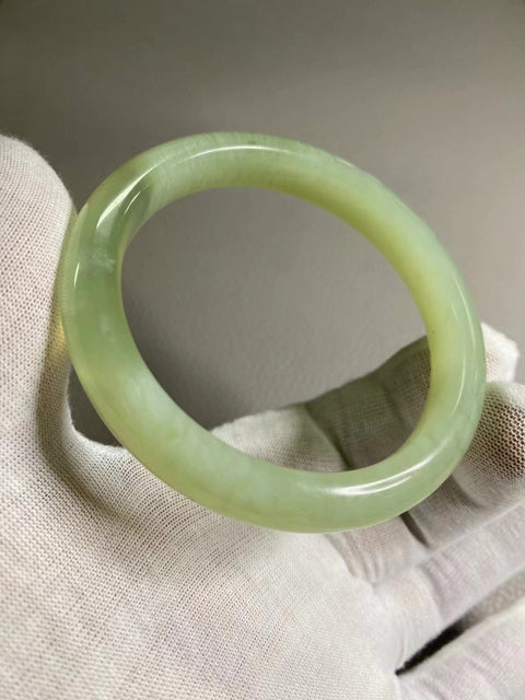 Gelang Giok Giok Cui Alami Ukuran 58-60mm Ukuran 59.8mm Lebar Samping 12mm Giok ini semuanya terjadi secara alami Pola acak termasuk pajak pengiriman