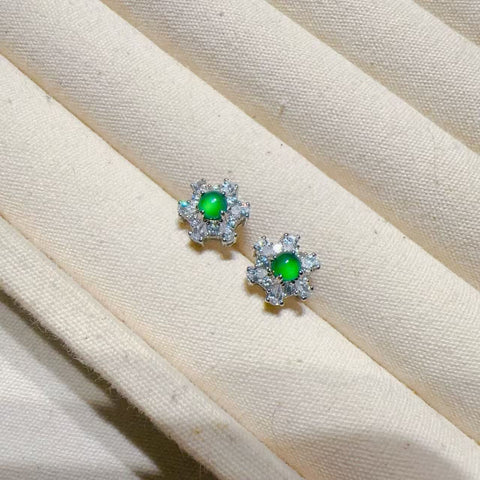 Anting-anting batu giok Guatemala alami yang terbuat dari perak 925. Ukuran sekitar 3,5 mm, sudah termasuk pajak pengiriman.