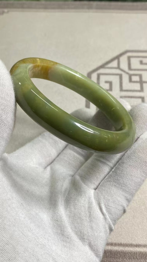 Gelang Giok Batu Giok Bunga Cui Giok Alami Ukuran 60-62mm Ukuran 61.7mm Lebar Sisi 12.6mm Giok adalah semua Pola Bunga yang muncul secara alami Paket Acak Termasuk Pajak Pengiriman