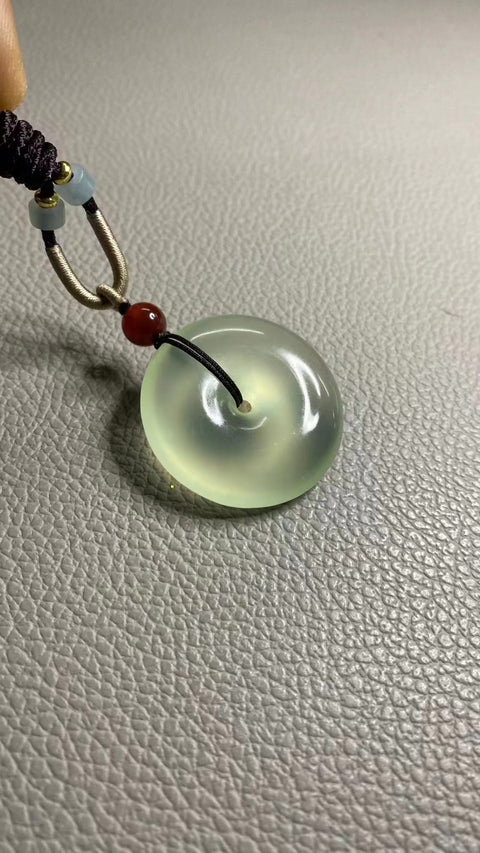 Liontin kancing perdamaian giok alami Es dan berair Ukuran seperti yang ditunjukkan Giok baik-baik saja dan hangat Sudah termasuk pajak pengiriman.