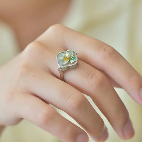 Cincin Giok Hetian Alami 1572T yang terbuat dari Perak 925 Ukuran 14 * 14mm & nbsp; Giok itu bersih, halus dan hangat. Gayanya indah dengan mutiara sudah termasuk pajak pengiriman.