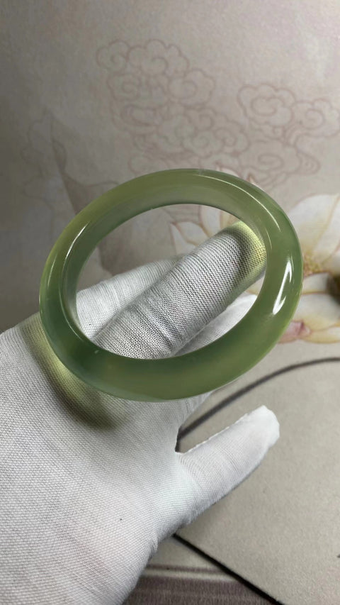 Gelang Giok Cui Alami Ukuran 59-61mm Ukuran 60.2mm Lebar Samping 12.8mm Giok terjadi secara alami Pola acak termasuk pajak pengiriman