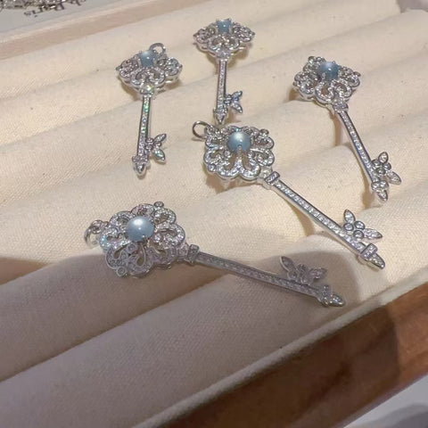 Kalung Kunci Giok Guatemala alami yang terbuat dari perak 925, sebening es, dengan gaya yang indah.