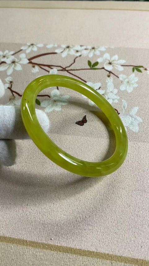 Gelang Kecantikan Gelang Batang Giok Giok Emas Kuning Giok Giok Alami Ukuran 60-62mm Ukuran 61.6mm Lebar Samping 7.6mm Giok adalah semua yang terjadi secara alami Pola acak Sudah termasuk pajak pengiriman.