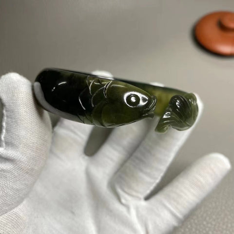 Gelang Bunga Ukiran Giok Cui Fine Jade Ukuran 61-63mm Ukuran 62.7mm Lebar Sisi 17.4mm Giok terjadi secara alami Pola acak Termasuk ongkos kirim dan pajak