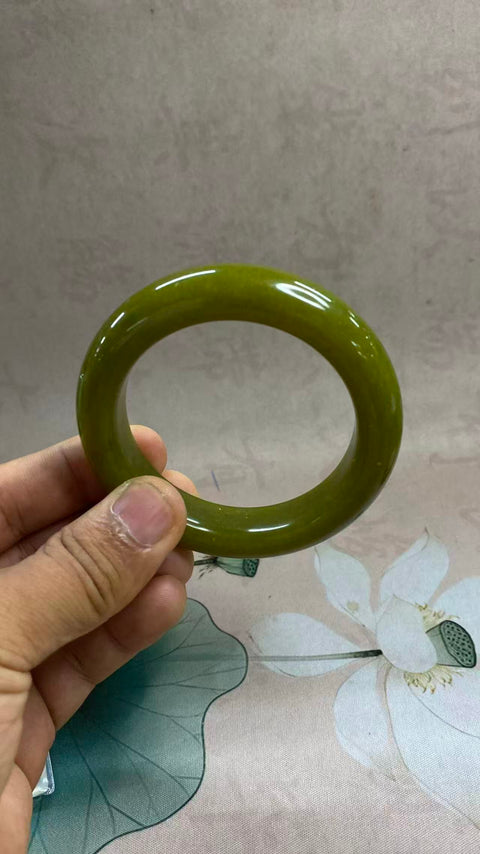 Gelang alpukat giok Xiuyan yang indah, diameter 57,3mm, lebar samping 14,3mm, batu alam dihasilkan secara alami, polanya acak, termasuk pajak pengiriman