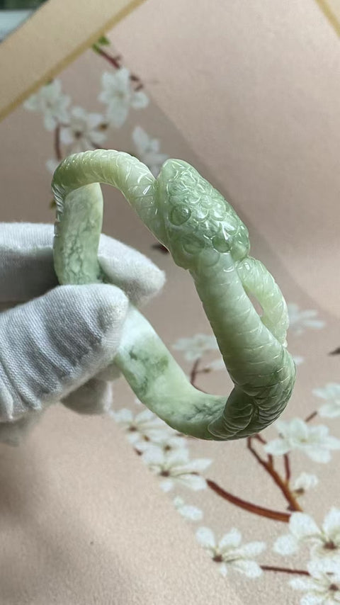 Gelang Bunga Ukiran Giok Cui Giok Minyak Tua Ukuran 55-57mm Ukuran 57.1mm Giok adalah semua yang terjadi secara alami Pola acak Termasuk pajak pengiriman.