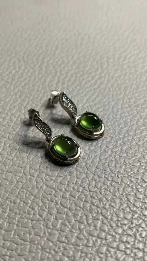 Anting Giok Alami dari Perak 925 Ukuran 6 * 8mm Giok bersih dan halus Termasuk ongkos kirim dan pajak.