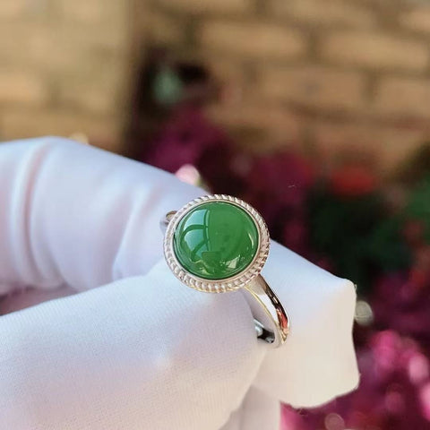 Cincin giok alami dengan pengaturan perak 925 Ukuran 8 * 8mm & nbsp; Giok baik-baik saja dan hangat Pajak pengiriman sudah termasuk.