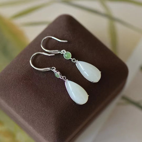 2808 Anting-Anting Batu Giok Hetian Alami Set dari Perak 925 Ukuran 8 * 16mm Batu giok yang halus dan hangat Termasuk ongkos kirim dan pajak