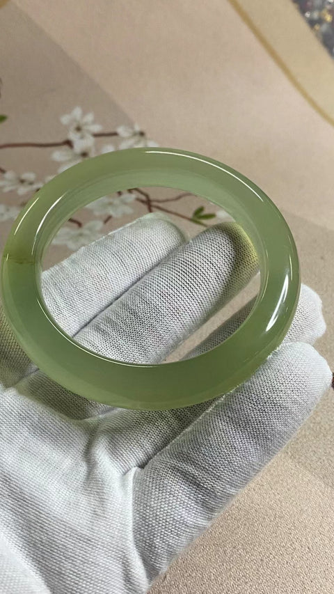 Gelang Hijau Es Giok Cui Giok Alami Ukuran 55-57mm Ukuran 56.5mm Lebar Sisi 11.8mm Giok terjadi secara alami Pola acak termasuk pajak pengiriman.