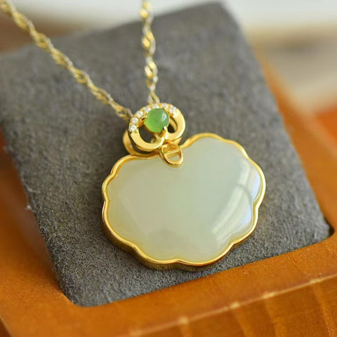 4482-2 Kalung Kunci Ruyi Giok Hetian Giok Alami Ukuran 21 * 16mm Giok baik-baik saja dan hangat Sudah termasuk pajak pengiriman.