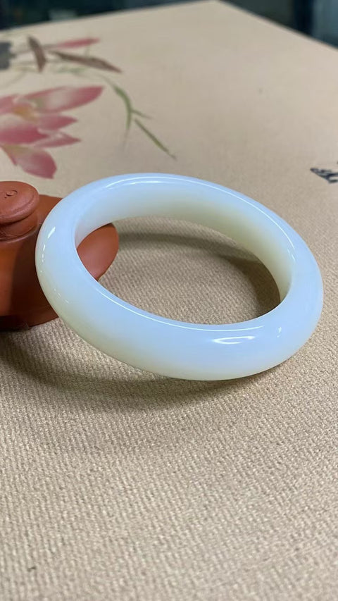 Gelang Giok Cui Alami Ukuran 53-55mm Ukuran 54.2mm Lebar Sisi 12.8mm Giok terjadi secara alami Pola acak Pajak pengiriman sudah termasuk.