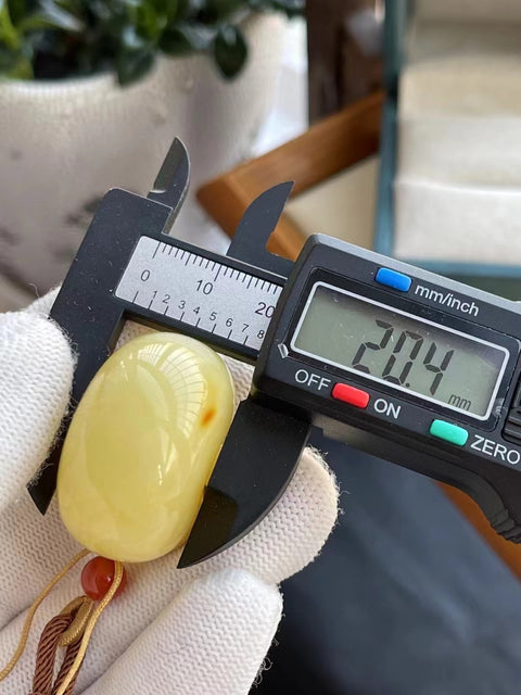 Liontin Perdamaian Lilin Lebah Alami Ukuran seperti yang ditunjukkan Berat penuh dan bulat 14.96g Tekstur halus dan hangat Sudah termasuk ongkos kirim dan pajak.