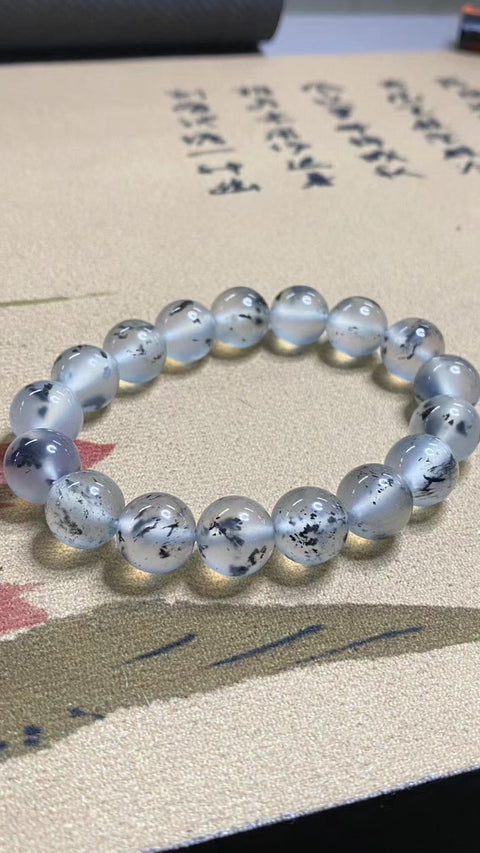 Tinta Giok Cui Fine Cui pada Tali Es Ukuran 12.3mm Giok halus dan hangat dengan warna-warna yang indah Pengiriman dan pajak sudah termasuk.