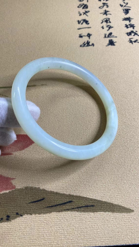 Gelang Strip Kecantikan Es Batu Giok Cui Giok Abu-abu Ukuran 62-64mm Ukuran 63mm Batu giok terjadi secara alami Pola acak termasuk pajak pengiriman