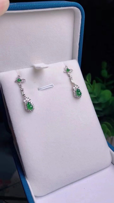 Anting-anting batu giok Guatemala alami yang terbuat dari 925 perak; Ukuran 0,6 * 0,4 batu giok yang bersih dan halus, hangat dan indah.