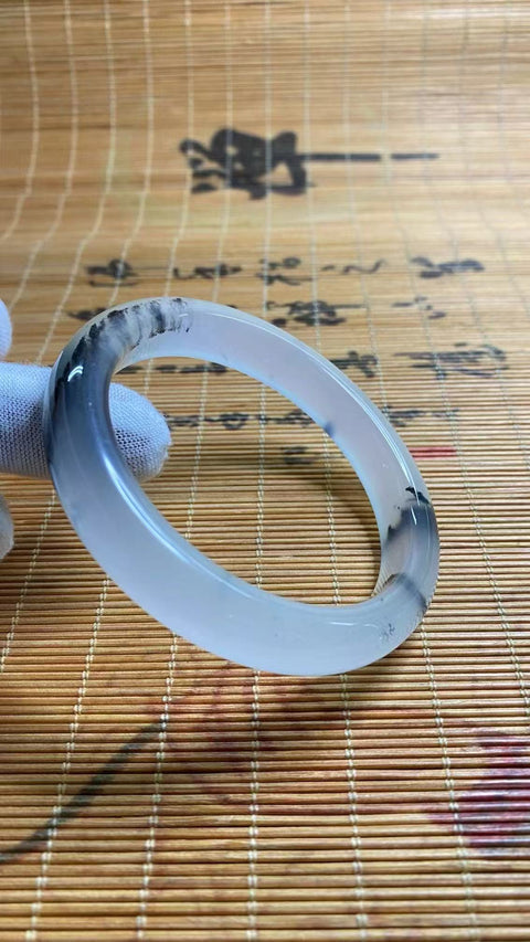 Gelang Tinta Giok Cui Cui Halus Ukuran 59-61mm Ukuran 60.9mm Lebar 12mm Giok halus dan hangat dengan warna-warna yang indah Pengiriman dan pajak sudah termasuk.