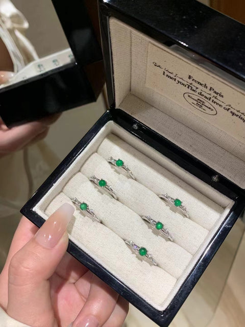 Cincin batu giok Guatemala alami yang terbuat dari perak 925 dengan desain kecil yang segar Batu giok yang bersih, halus, dan hangat Sudah termasuk pajak pengiriman