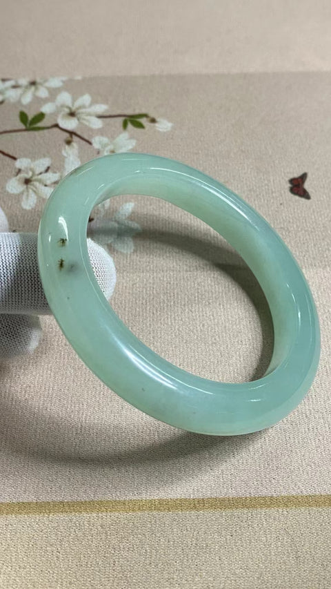 Gelang Jelly Celestite Giok Cui Jade Alami Ukuran 62-64mm Ukuran 63.7mm Lebar Sisi 12.3mm Giok terjadi secara alami Pola acak termasuk pajak pengiriman