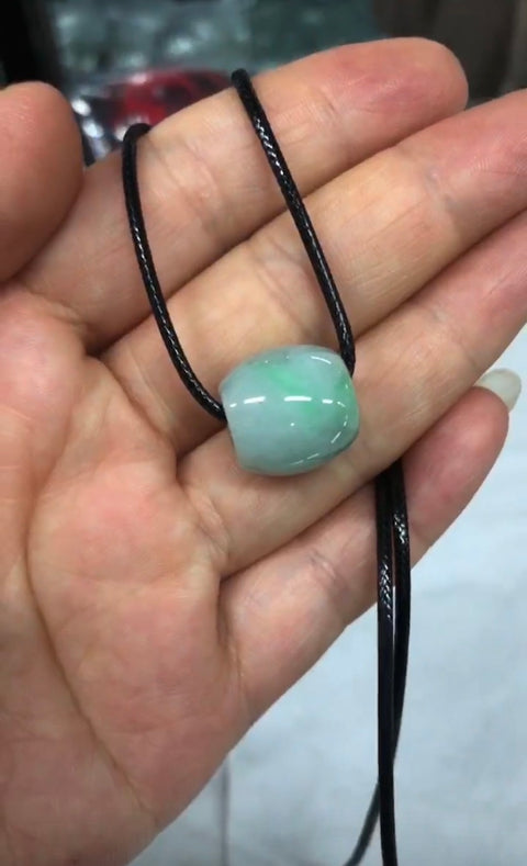 Jadeite alami, kalung manik-manik transit Jade adalah giok hangat yang bersih dan halus Ukuran 14,5-14,8mm