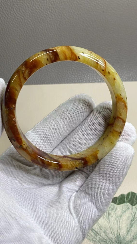 Gelang Giok Bunga Giok Cui Giok Alami Ukuran 61-63mm Ukuran 62.3mm Lebar Sisi 13.8mm Giok terjadi secara alami Pola acak Pengiriman dan pajak sudah termasuk.
