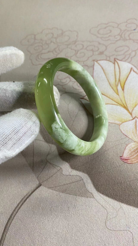 Gelang Giok Cui Diameter 58mm, Ukuran 57-59mm Lebar 12.7mm Giok alami Pola acak Termasuk ongkos kirim dan pajak