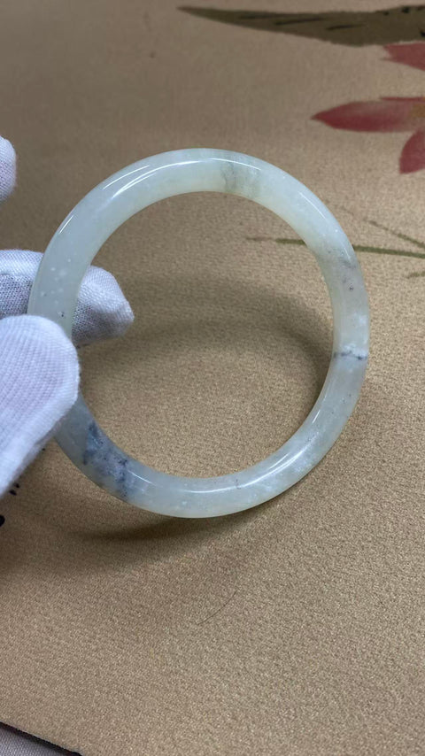 Giok Xiuyan yang indah - biru pegunungan yang jauh, strip kecantikan, diameter 58,8, batu alam dihasilkan secara alami, polanya acak, termasuk pajak pengiriman