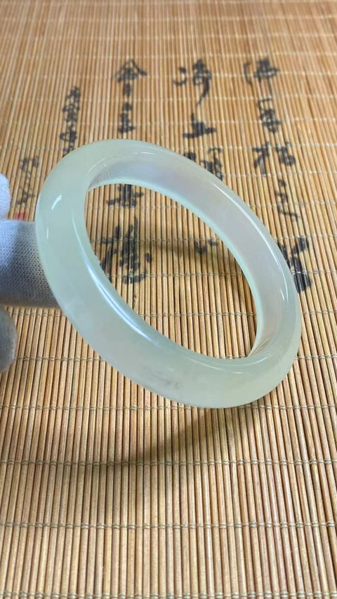Gelang Es Giok Cui Giok Alami Ukuran 57-59mm Ukuran 58.5mm Lebar Sisi 12.5mm Giok ini semuanya muncul secara alami Pola-polanya acak Termasuk ongkos kirim dan pajak.