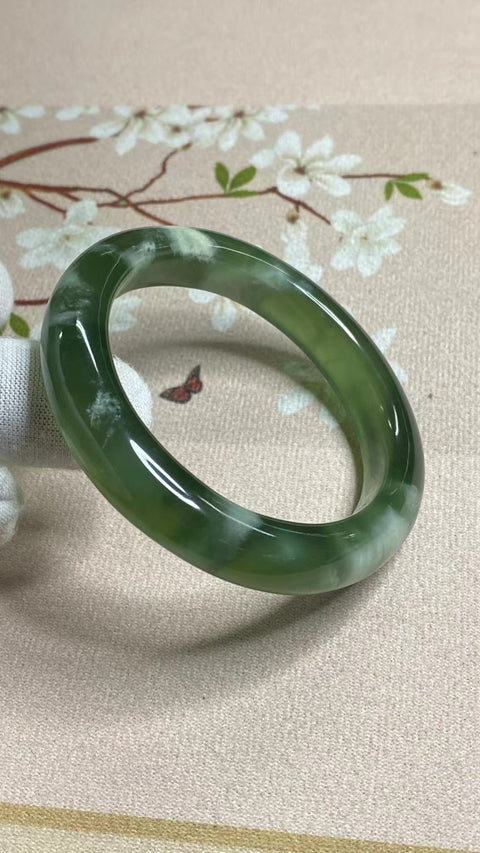 Gelang Milkcap Cui Jade Tsingti Giok Alami Ukuran 55-57mm Ukuran 56.1mm Lebar Sisi 11.8mm Giok terjadi secara alami Pola acak Termasuk Pajak Pengiriman