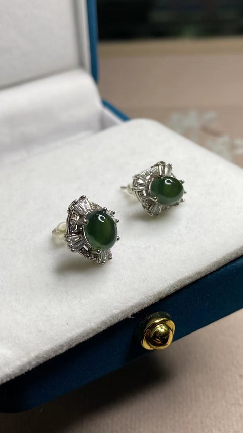 Anting Giok Alami dari 925 Perak; Ukuran 6 * 8mm Giok bersih, halus, hangat, dan bergaya.
