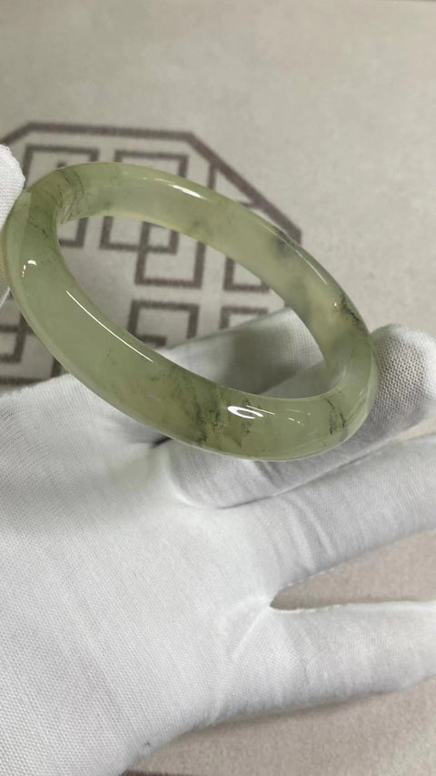 Gelang Giok Cui Alami Ukuran 61-63mm Ukuran 62.6mm Lebar Sisi 12.4mm Giok terjadi secara alami Pola acak Termasuk pajak pengiriman.