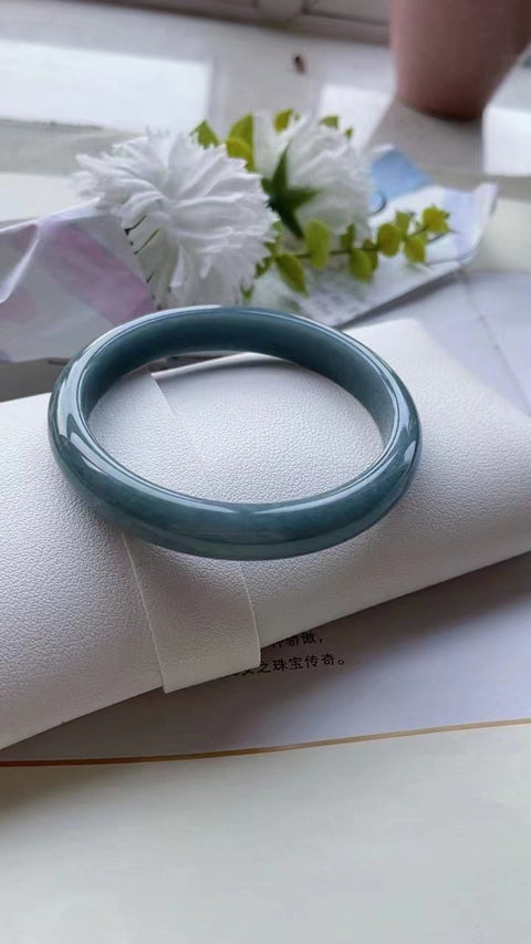 Gelang Batu Giok Air Biru Alami Pola yang indah Batu giok yang bersih, halus, dan hangat Ukuran 61,5 mm Batu giok yang terbentuk secara alami Pola acak termasuk pajak pengiriman