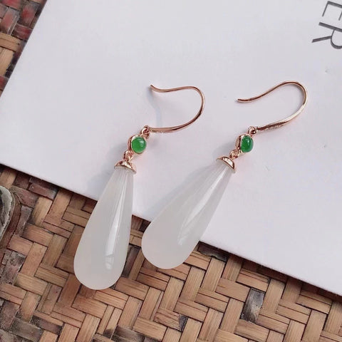 Anting-anting giok Hetian alami dengan pengaturan emas mawar 18k dengan batu giok Putih berair berkualitas tinggi Ukuran 25 * 9mm Dapatkan Sertifikat Inspeksi Negara Pajak pengiriman sudah termasuk