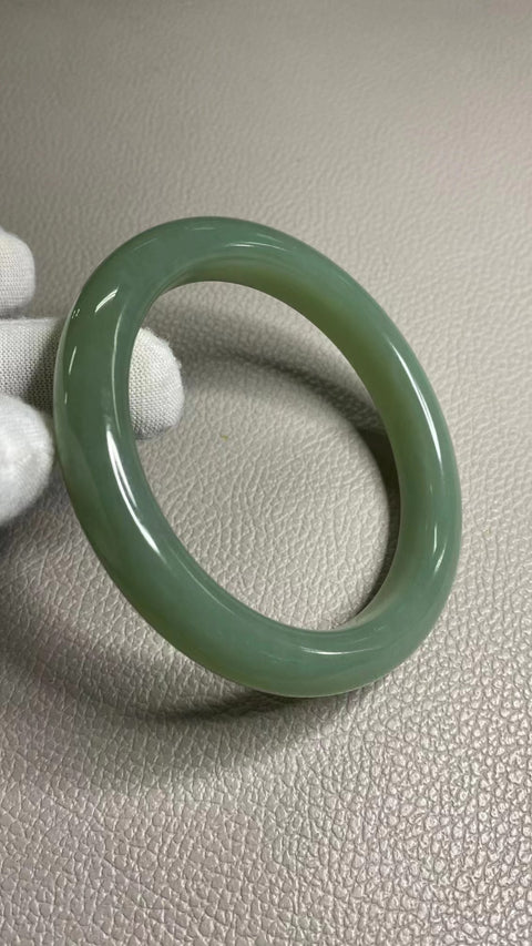 Gelang Hijau Es Giok Cui Giok Alami Ukuran 68-70mm Ukuran 69.3mm Lebar Sisi 12.9mm Giok terjadi secara alami Pola acak termasuk pajak pengiriman