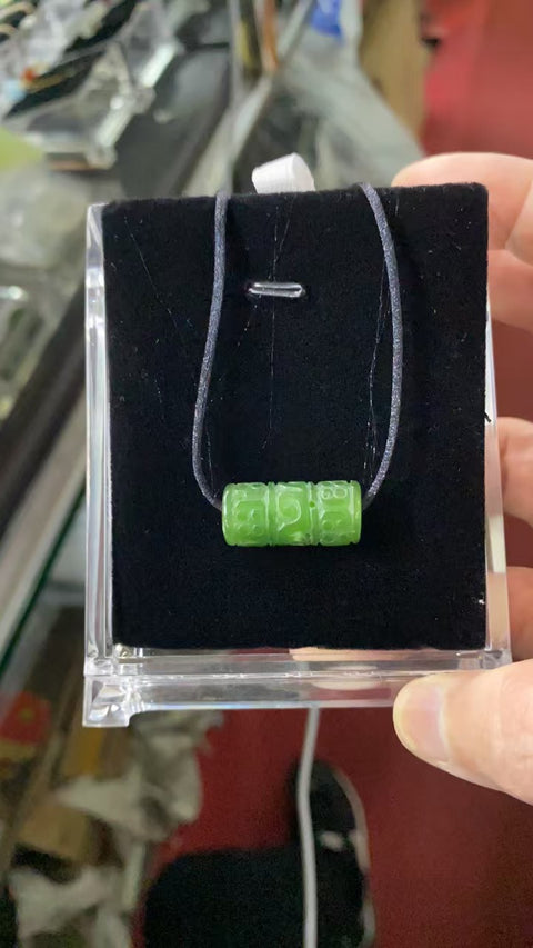 Liontin Manik-manik Pembawa Jasper Alami Buatan Tangan Ukuran 21 * 9.5mm Giok bersih dan halus Termasuk pajak pengiriman.