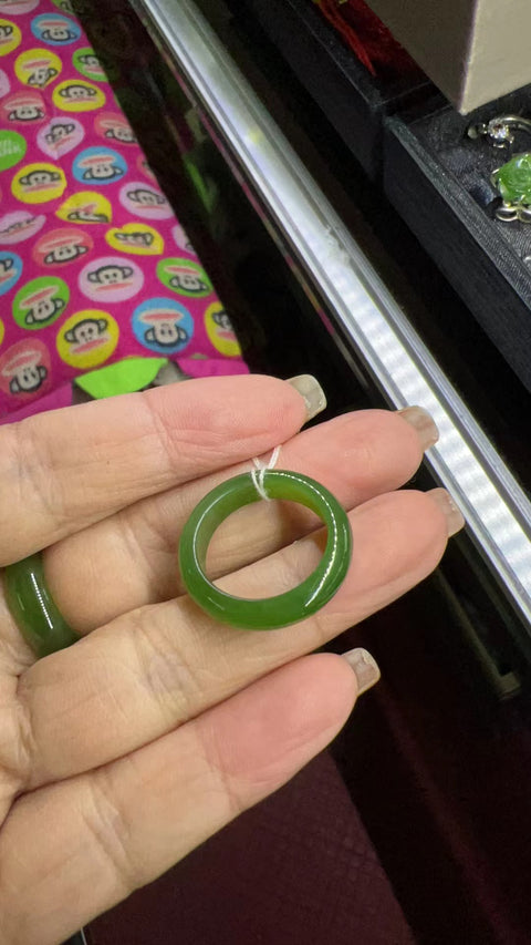 Cincin Hetian Jasper Bahan tua Jasper Rusia pilihan berkualitas tinggi Ukuran 18mm Warna yang indah dan kualitas giok yang bagus Cincin dan kalung serbaguna Sudah termasuk pajak pengiriman.