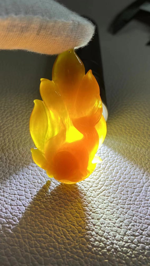 Liontin Giok Cui Giok Alami Sembilan Ekor Rubah Ukuran 57 * 32mm Giok bersih, halus dan hangat.