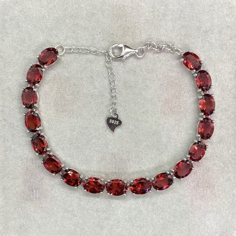 Gelang garnet alami yang terbuat dari perak 925, ukuran batu utama 5 * 7mm, dengan dudukan perak yang lebih tebal, gaya yang indah, sudah termasuk pajak pengiriman.