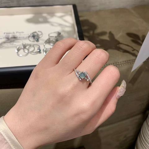 Cincin batu giok Guatemala alami yang terbuat dari perak 925, batu gioknya bersih dan halus.