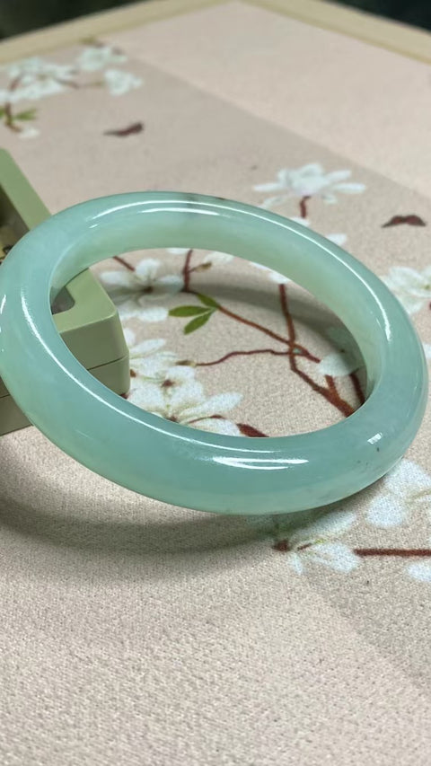 Gelang Jelly Celestite Giok Cui Jade Alami Ukuran 62-64mm Ukuran 63.7mm Lebar Sisi 12.4mm Giok terjadi secara alami Pola acak termasuk Pajak Pengiriman