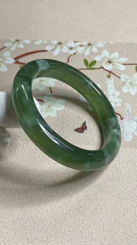 Gelang Gelang Milkcap Titi Giok Hijau Cui Giok Alami Ukuran 58-60mm Ukuran 59.3mm Lebar Samping 11.6mm Giok semuanya terjadi secara alami Pola acak termasuk pajak pengiriman