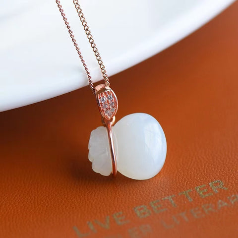 4113 Kalung Kantung Uang Giok Hetian Giok Alami Ukuran 12 * 14mm Kantung uang kecil yang sangat lucu dengan gaya yang bagus Sudah termasuk pajak pengiriman.