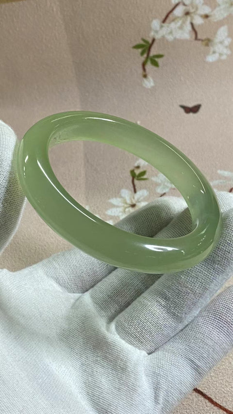 Gelang Hijau Es Giok Cui Giok Alami Ukuran 59-61mm Ukuran 60.4mm Lebar Samping 12.5mm Giok terjadi secara alami Pola acak termasuk pajak pengiriman