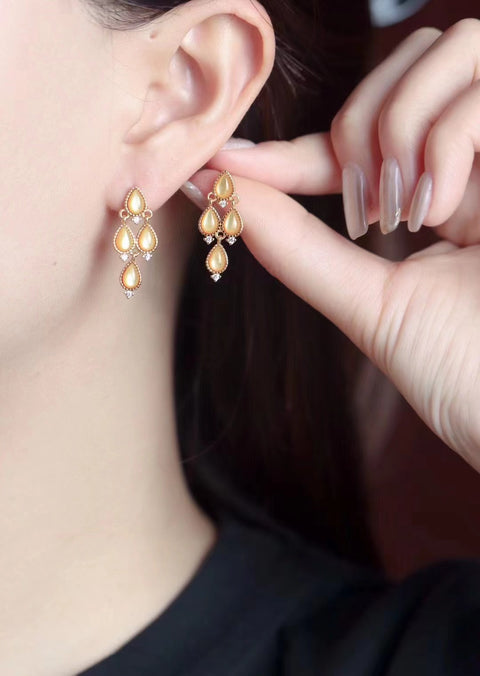 Anting Pejantan Cangkang Kupu-kupu Emas Alami Anting-anting berwarna indah yang terbuat dari cangkang kupu-kupu laut dalam Australia yang terbuat dari perak 925 perak sudah termasuk pajak pengiriman.