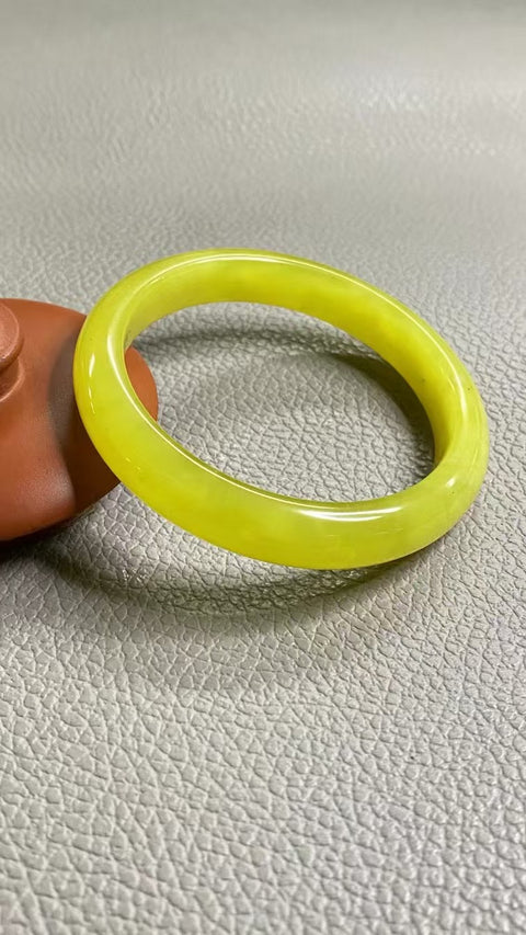 Gelang Bunga Emas Giok Cui Giok Alami Ukuran 54-56mm Ukuran 55.3mm Lebar Samping 11.2mm Giok terjadi secara alami Pola acak termasuk pajak pengiriman